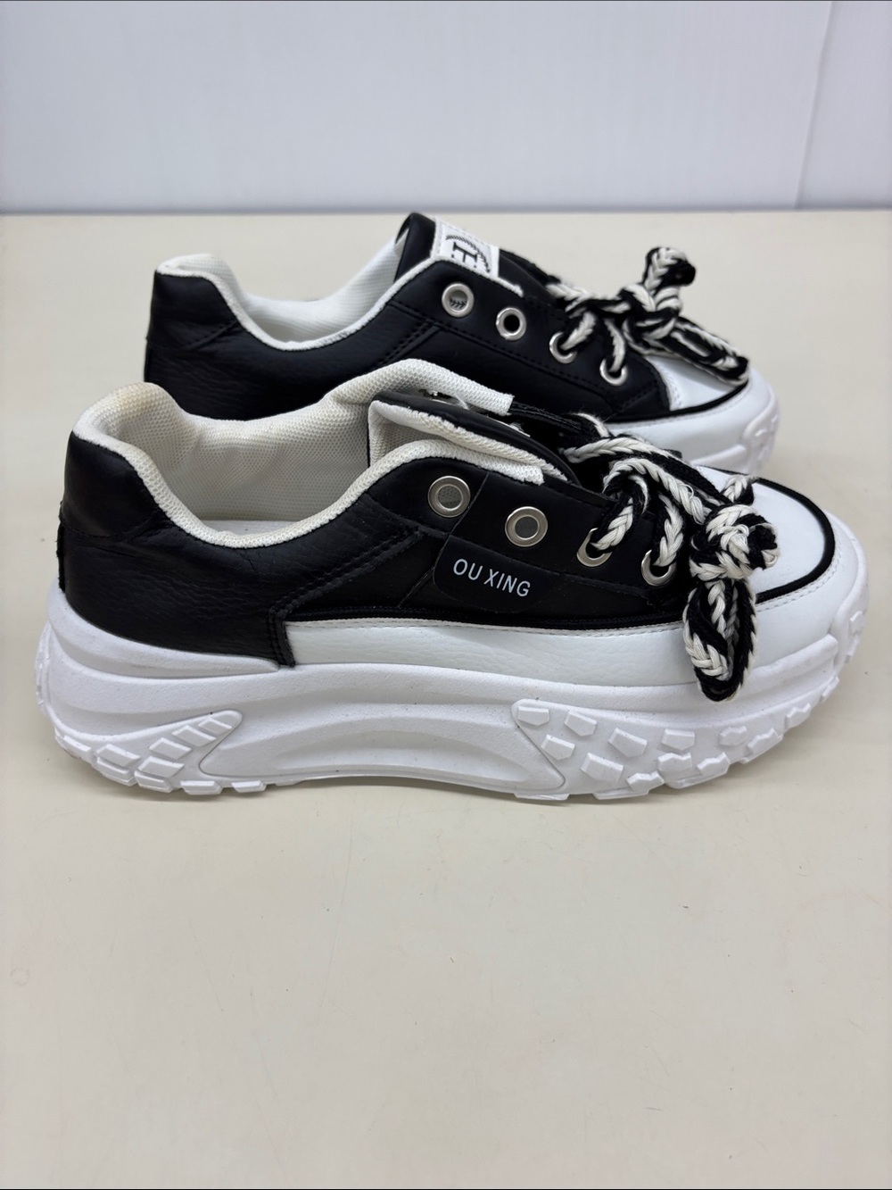 OU Xing Black & White Platform Sneakers for Women - Picture 6 of 7
